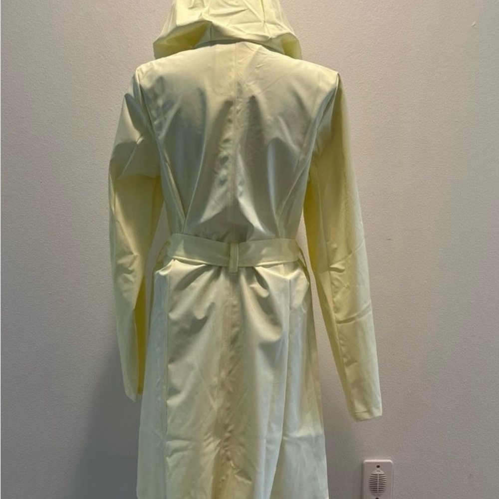 Rains Curve W Jacket in Straw Size: Medium NWT - Picture 6 of 10
